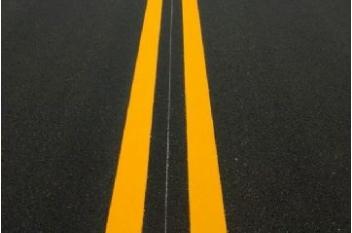 道路交通標(biāo)線在性能上有什么樣嚴(yán)格的要求呢？